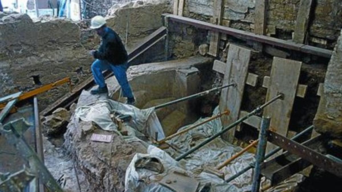 Terma romana hallada al excavar bajo el edificio.