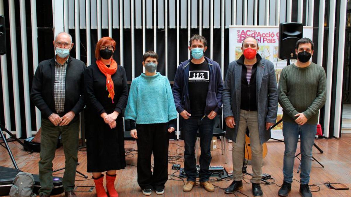 Representantes de BarnaSants durante la inauguración. | LEVANTE-EMV