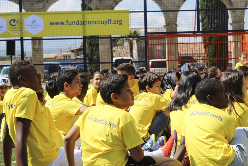 Diferents moments de la inauguració del Cruyff Cou