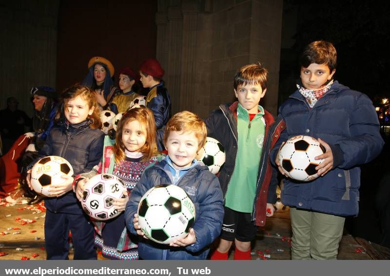 GALERIA DE IMÁGENES - Miles de niños disfrutan de la gran fiesta del Cartero Real