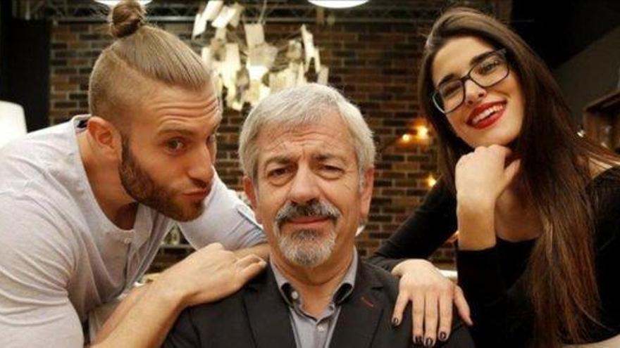 Carlos Sobera amb el seu equip de First Dates