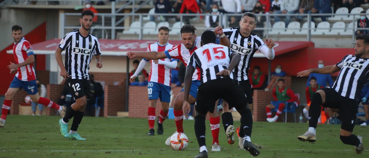 Los jugadores del Castellón lograron frenar al Algeciras en el Nuevo Mirador.