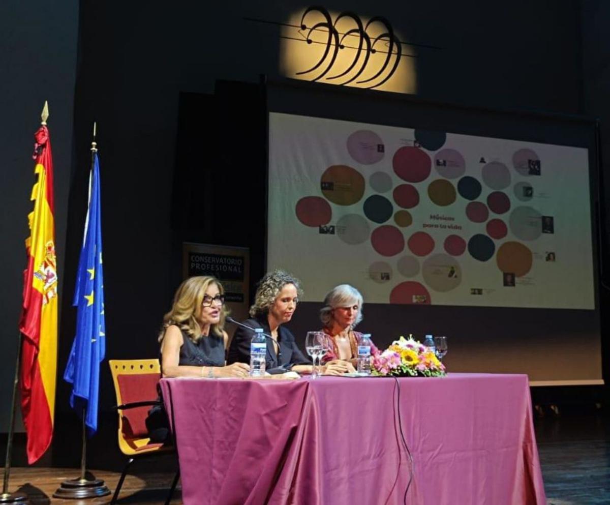 Mesa presidencial del acto de apertura del curso 2024/25. | | E.D.