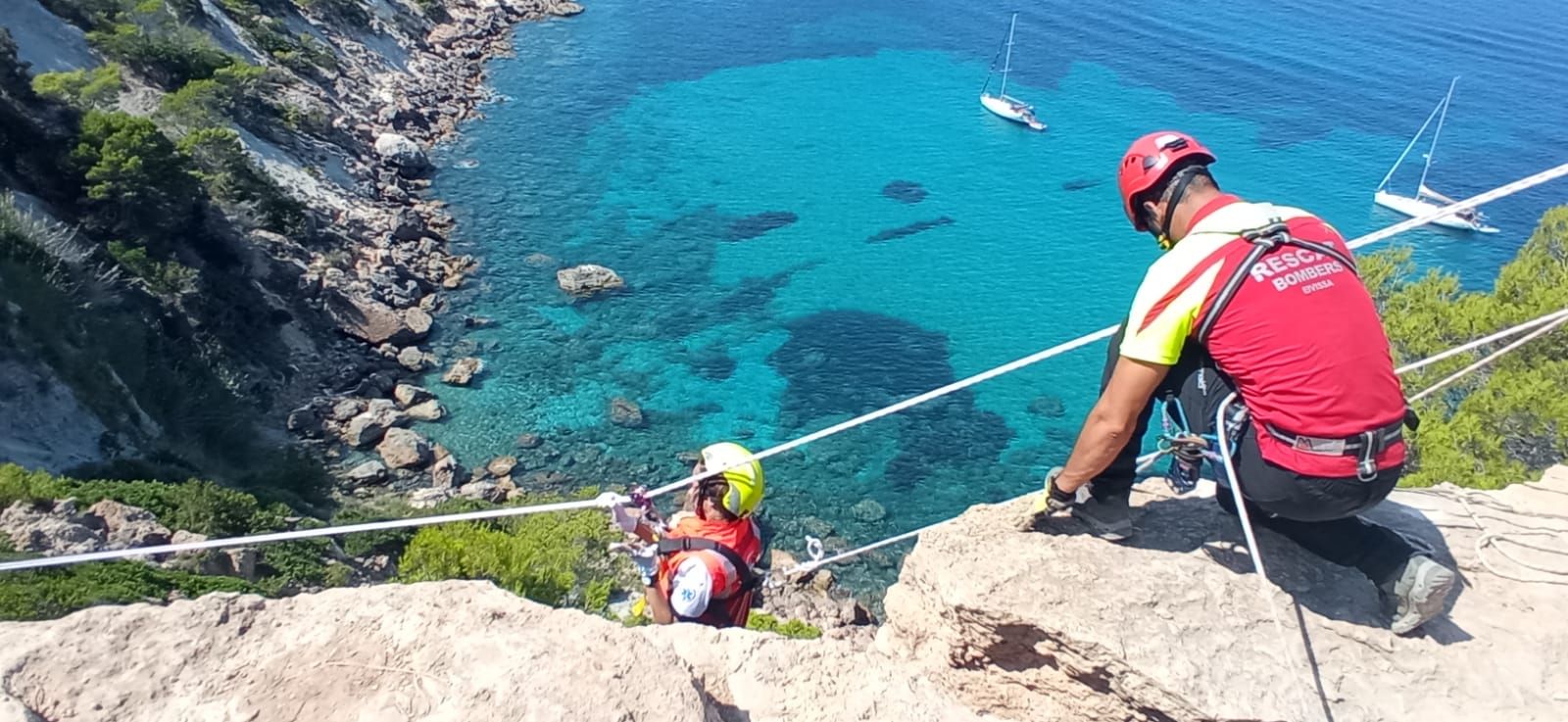 Herido grave un hombre al caer de una altura de 12 metros en Ibiza.