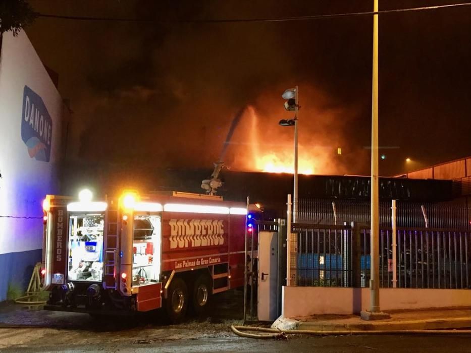 Incendio en la antigua fábrica de Danone, en Las Torres