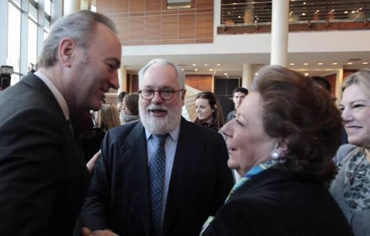El presidente de la Generalitat, Alberto Fabra, junto a Arias Cañete, Rita Barberá y Paula Sánchez de León.