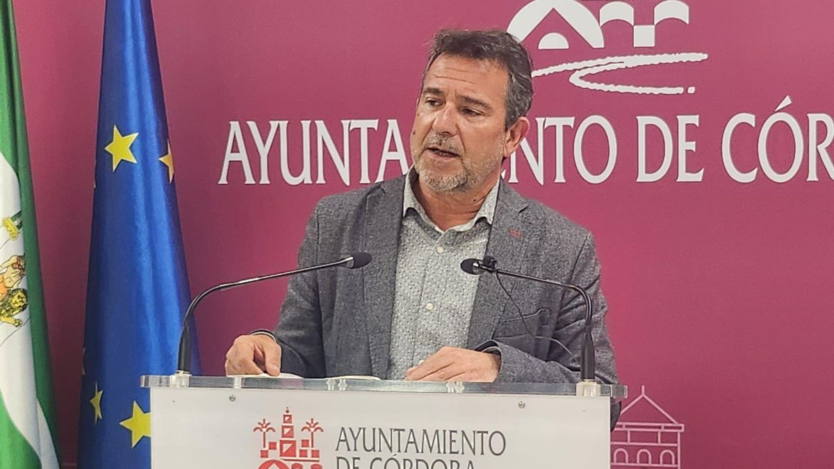 El concejal socialista Joaquín Dobladez, durante su comparecencia.