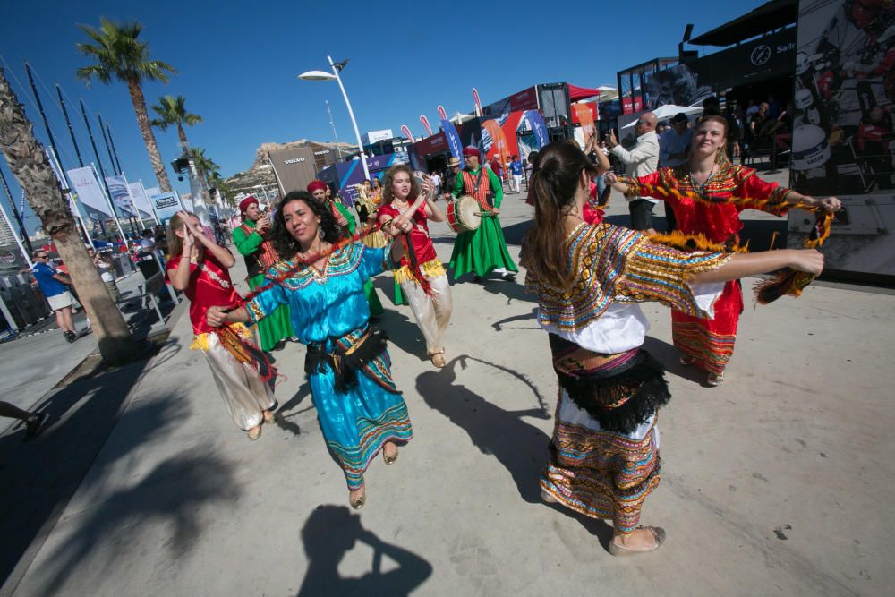 Incesante actividad en el Race Village del Puerto de Alicante