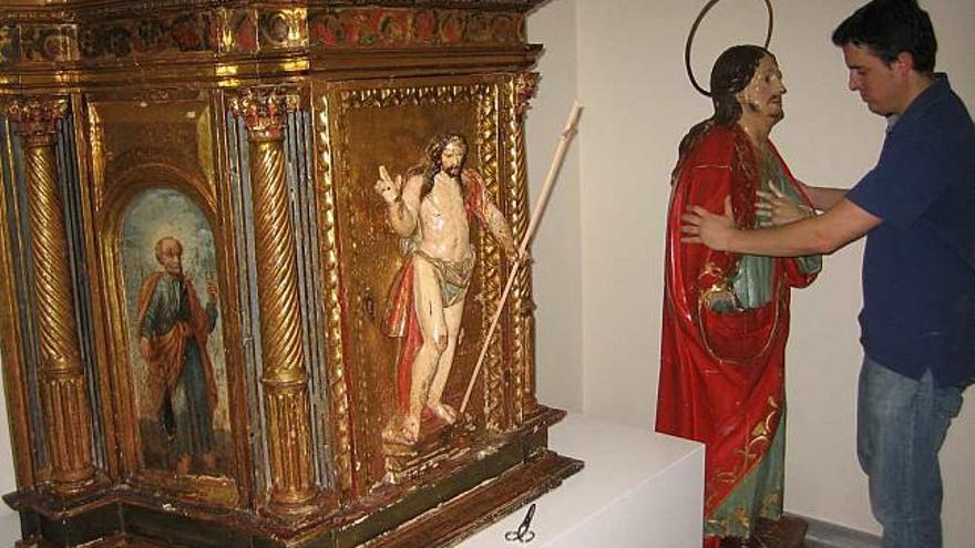 El Ayuntamiento cede un sagrario y dos imágenes al Museo de la Semana Santa.
