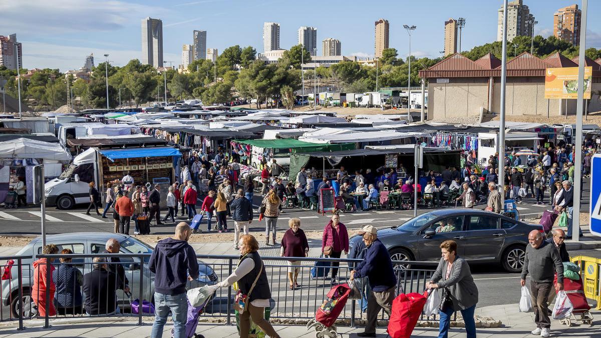 El mercadillo de Foietes reabrirá el próximo miércoles sólo para alimentación y con control de aforos.