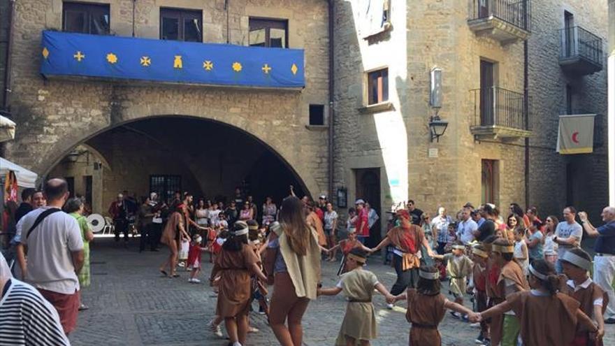 LA LOCAlIDAD VIVE  UN FIN DE SEMANA EN LA EDAD MEDIA