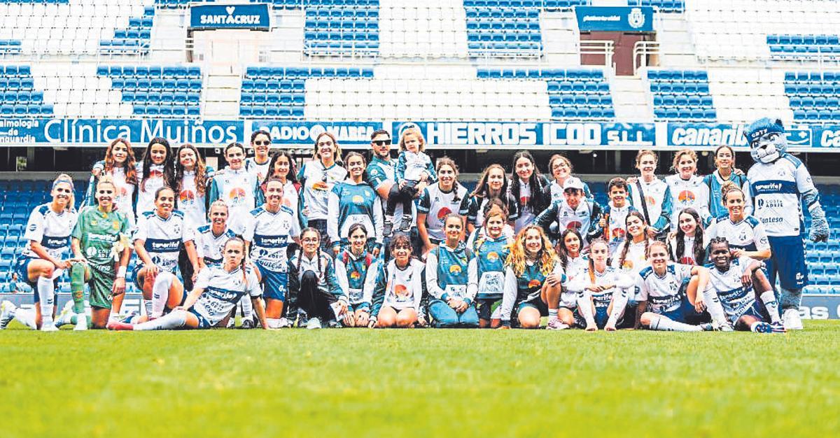 Coral Hotels organiza el primer gran partido de fútbol femenino de élite en Fuerteventura con el choque entre el Costa Adeje Tenerife y el RCD Espanyol .