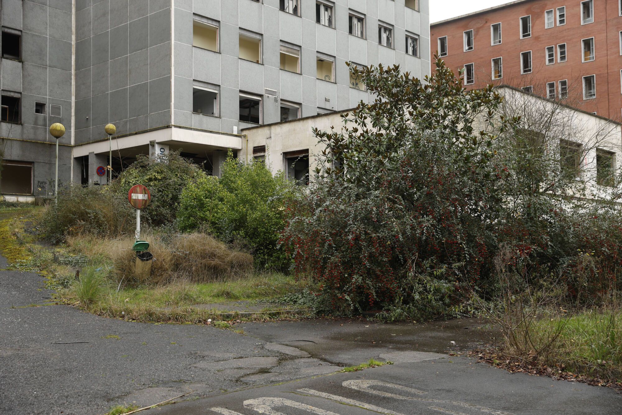 EN IMÁGENES: Viaje al interior del viejo HUCA, desvalijado y vandalizado por su abandono