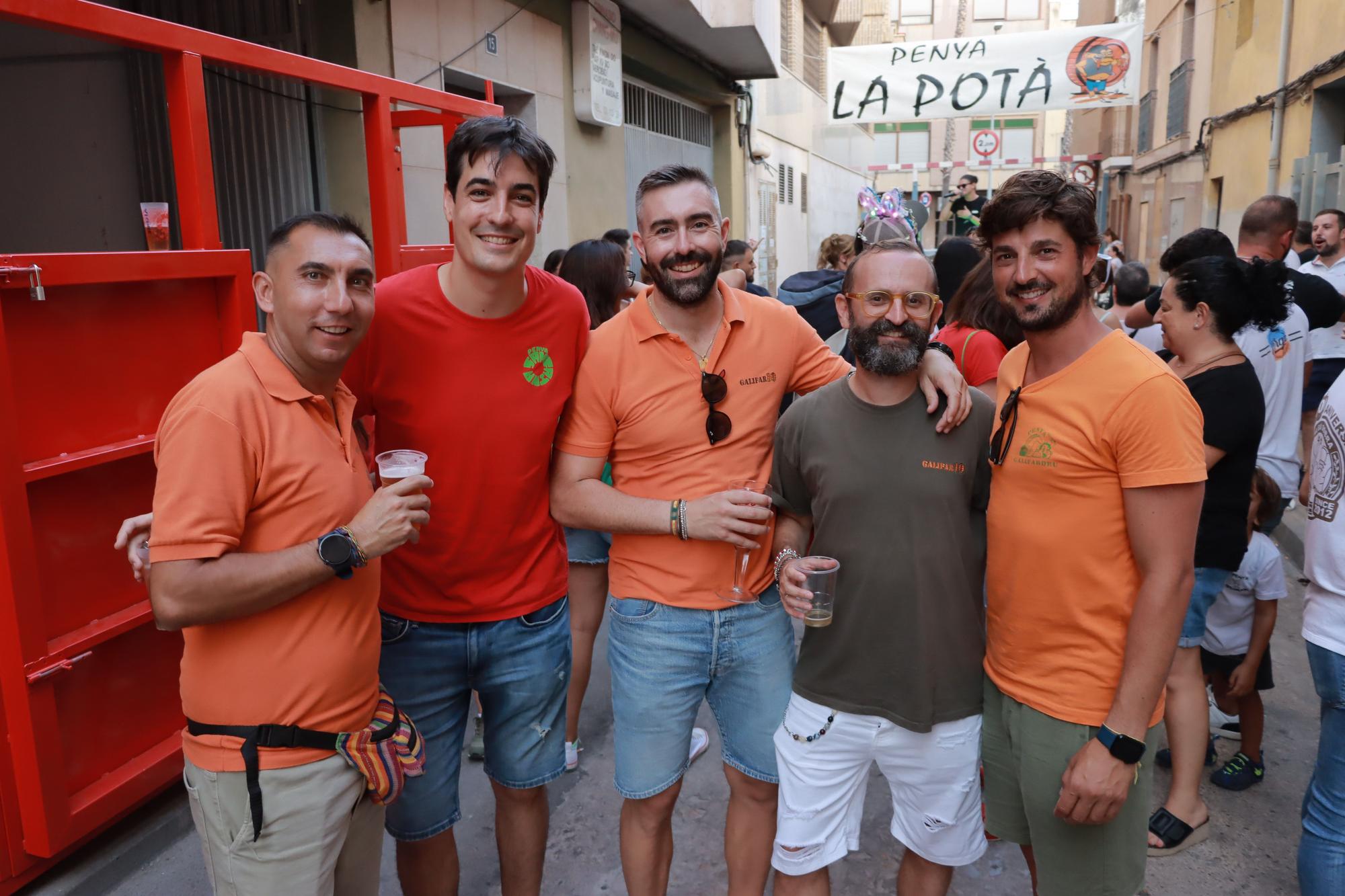 Galería | Las collas de Vila-real ya disfrutan de la fiesta en la calle