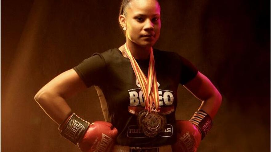 La boxeadora hispano-colombiana Katherine Quintana afincada en Petrer.