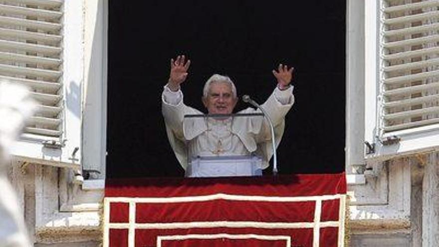 Benedicto XVI pide prudencia en la conducción y que se respeten las normas