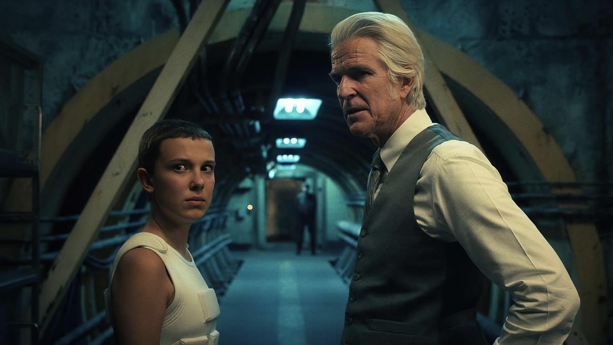 Millie Bobby Brown (Once) y Matthew Modine (el Dr. Brenner) en 'Stranger things'.