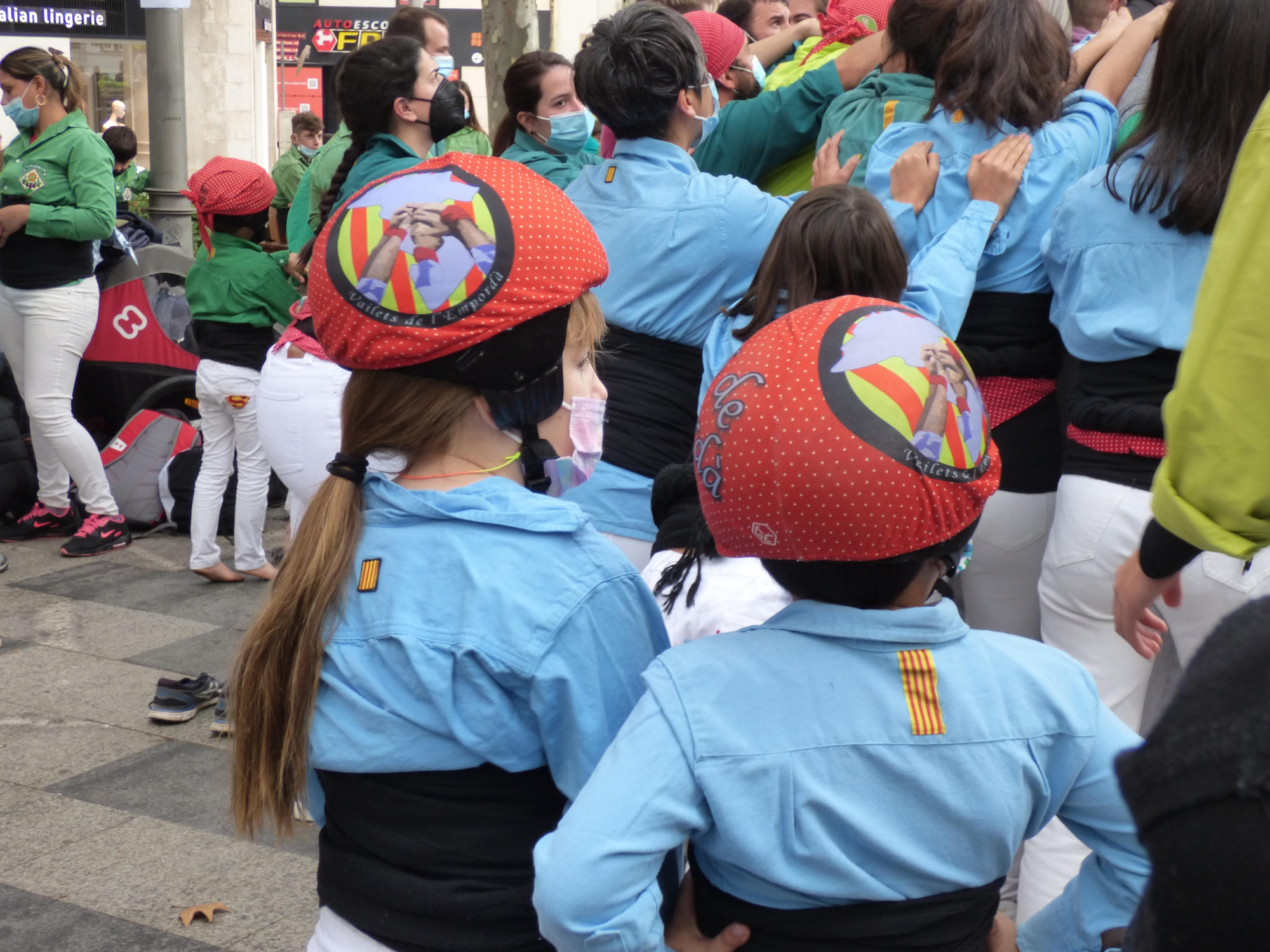 Onze colles castelleres es reuneixen a Figueres en la trobada de tardor de Colles del Nord