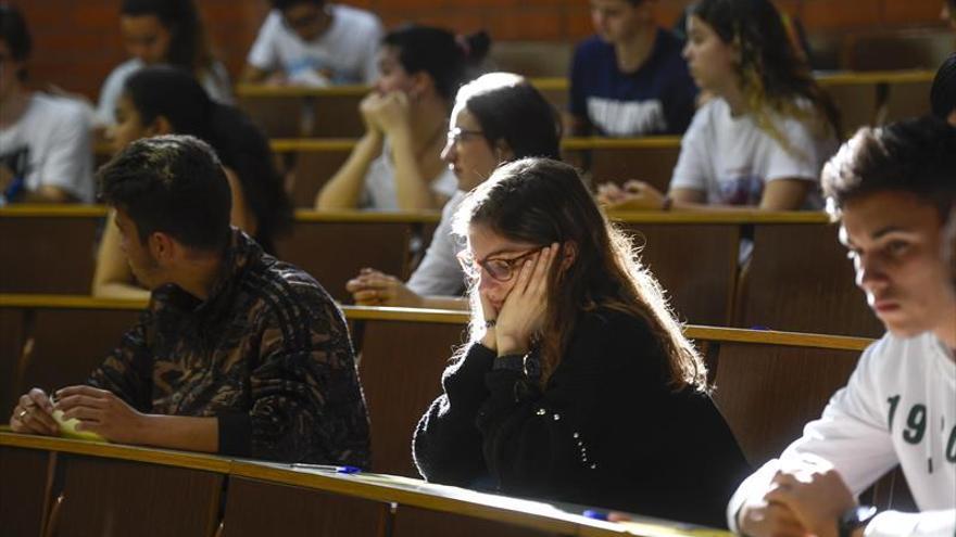 Las becas primarán la renta familiar y no las notas