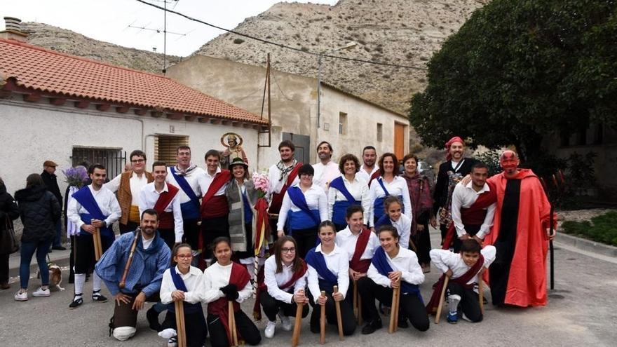 Foto de archivo de los danzantes de Rodén (Zaragoza).