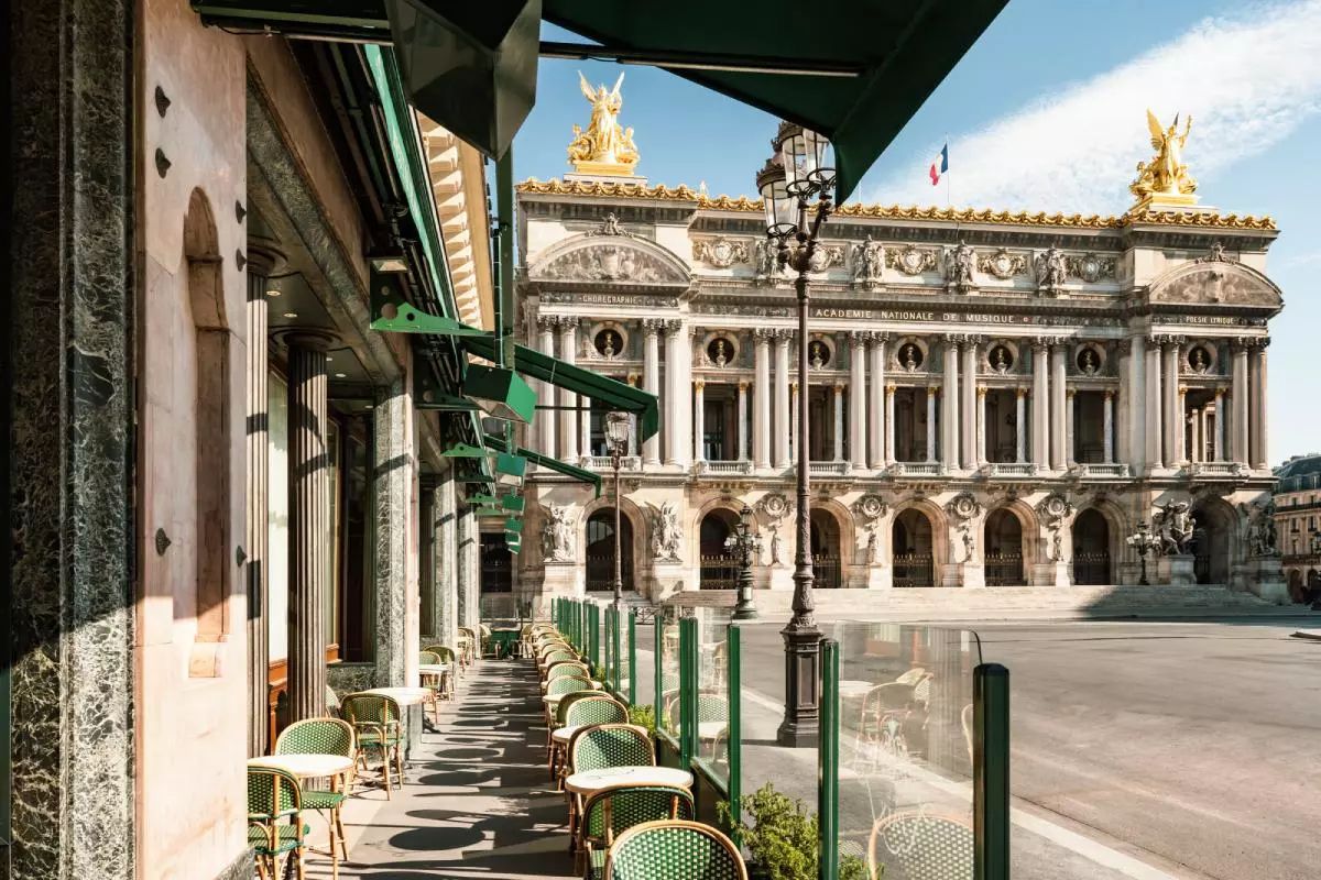 La terrza de Café de la Paix, en París