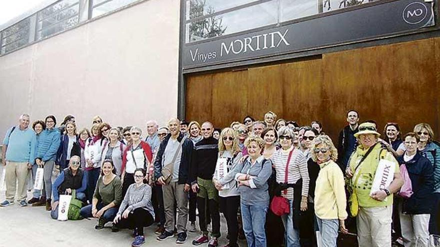 Foto de familia de los visitantes, el pasado sábado.