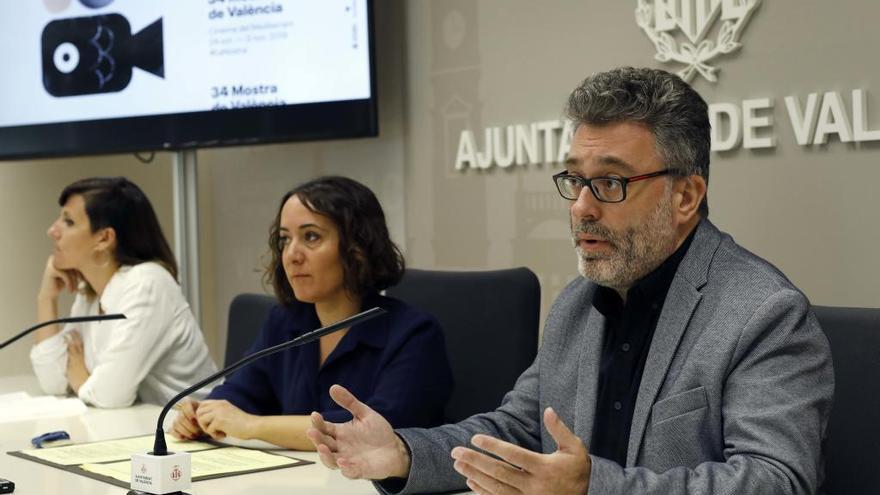 Rosa Roig, Glòria Tello y Eduardo Guillot, ayer en el consistorio.