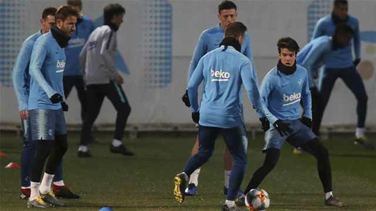 Riqui Puig participa en el último entrenamiento antes de recibir al Sevilla