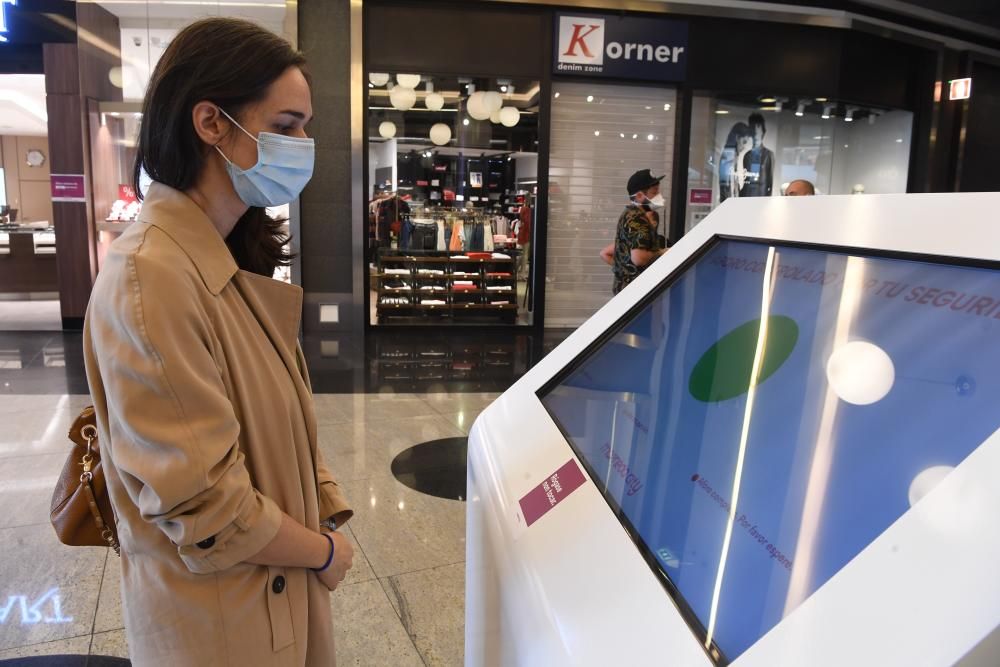 Desescalada A Coruña | Reabren centros comerciales