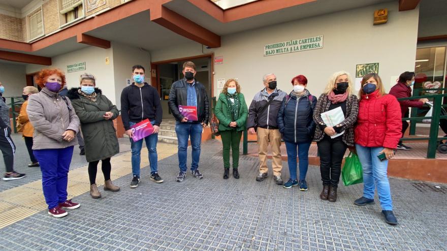 Los ediles de Unidas Podemos en el Mercado de Huelin