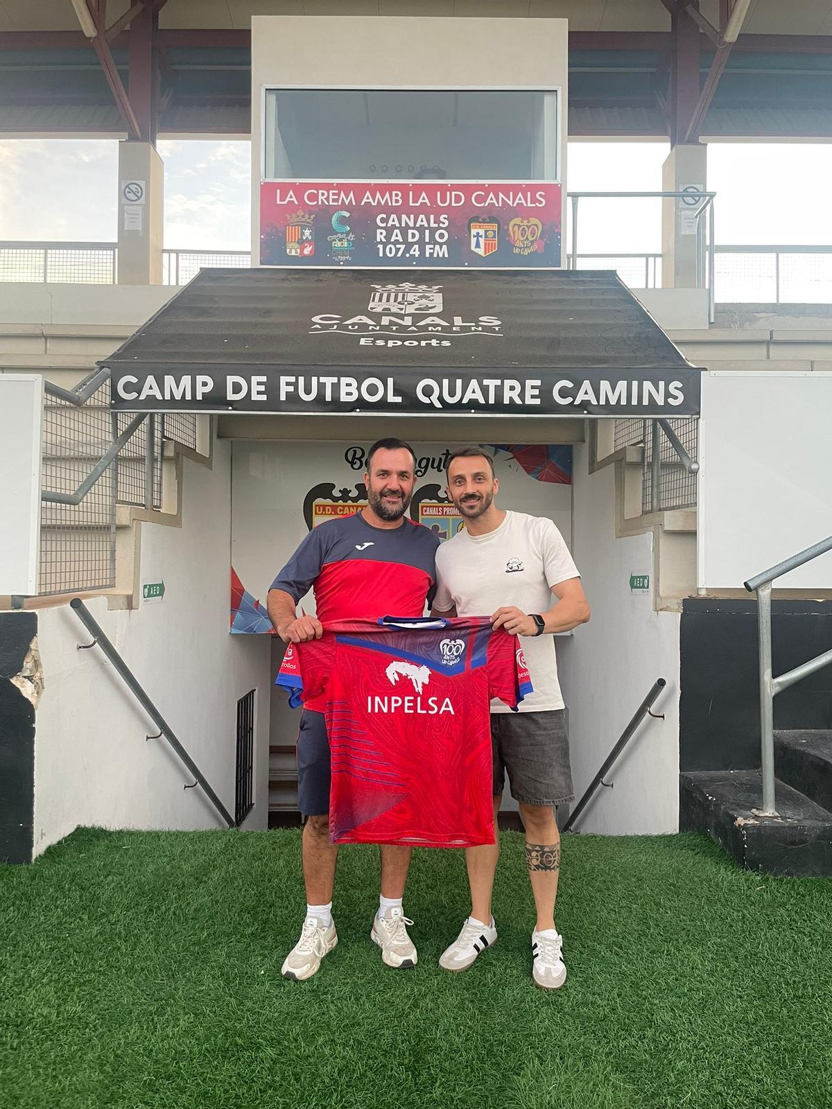 El jugador Izan ha renovado con la UD Canals.