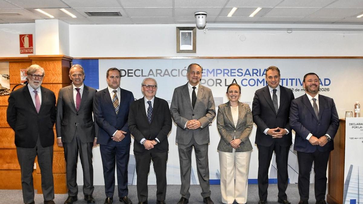 De izquierda a derecha: Santiago Aparicio (Castilla y León), Manuel Piquer (Soria), Ignacio San Millán (Burgos), Francisco Aguilera (Cantabria), Eduardo de Luis Olloqui (La Rioja), María Calvo (Asturias), Benito Tesier (Aragón), Juan Antonio Sánchez Corchero (Álava).