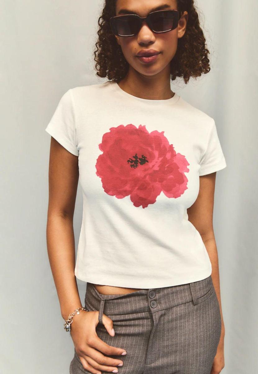 Camiseta con estampado de flor