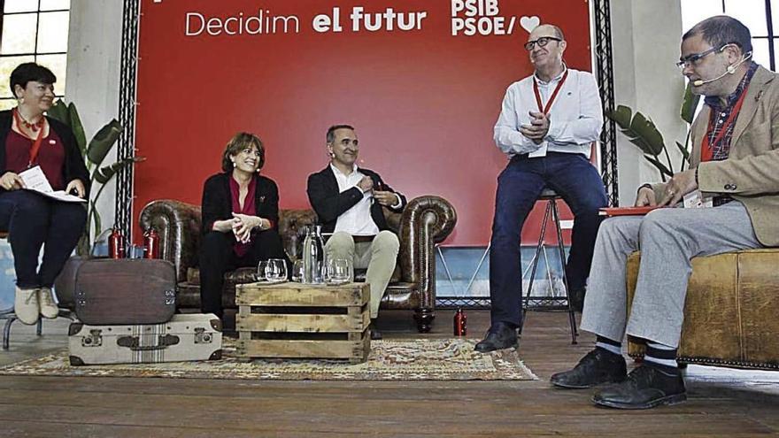 La ministra Delgado junto a Pere Joan Pons, Cosme Bonet, Andreu Alcover y Susana Moll.