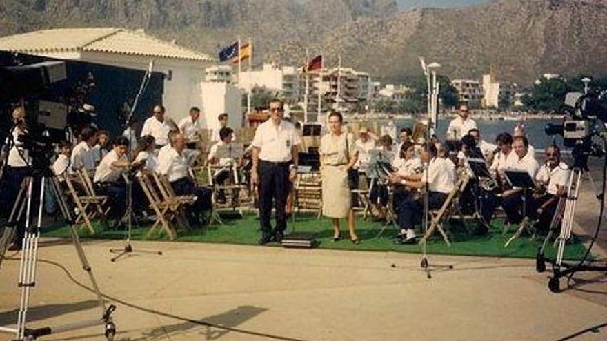 catalina Cifre Cortés durante una grabación televisiva de la banda de música de Pollença