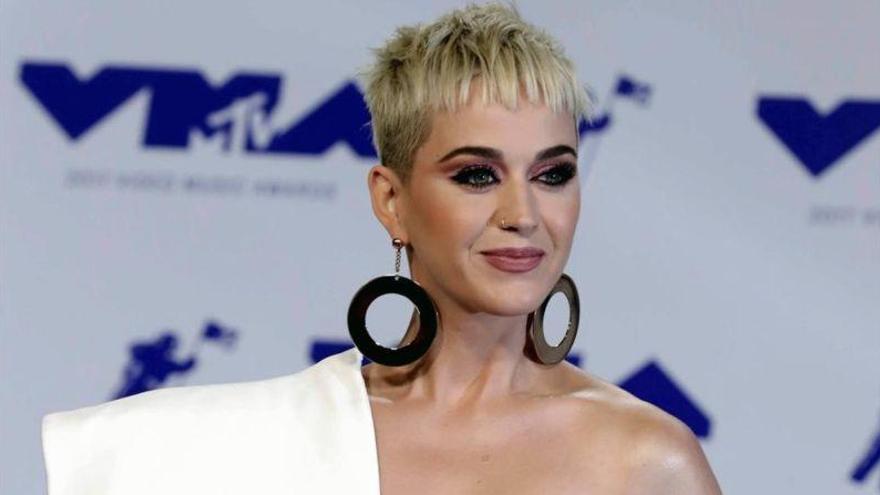Katy Perry busca alivio en su línea de zapatos y anuncia que deja la música