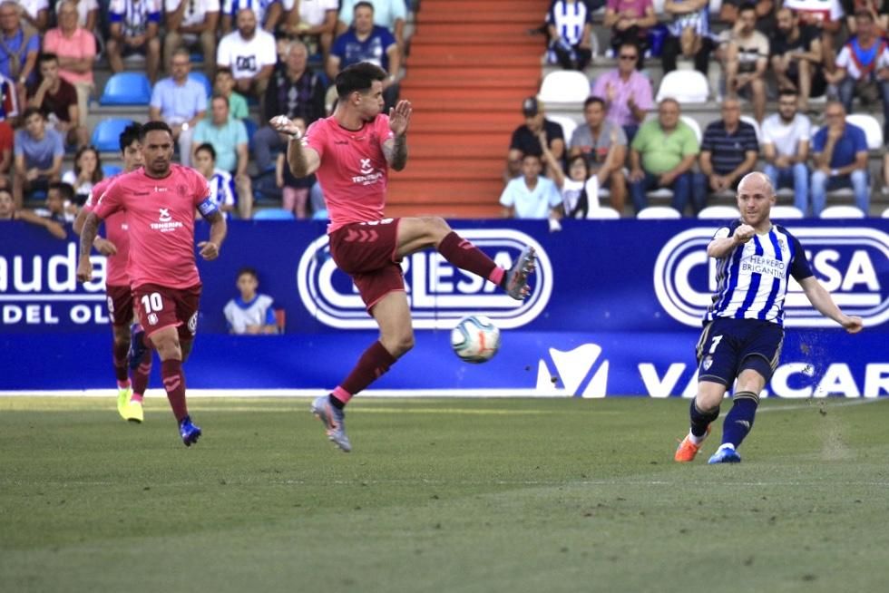 El CD Tenerife cae derrotado en casa de la SD Ponferradina