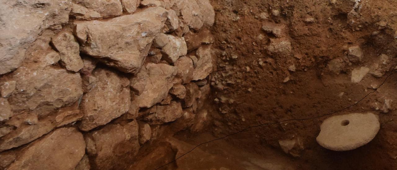 Detalle de parte del muro púnico hallado en las obras del Parador. Arpa Patrimonio/Cedida por el Consell de Ibiza