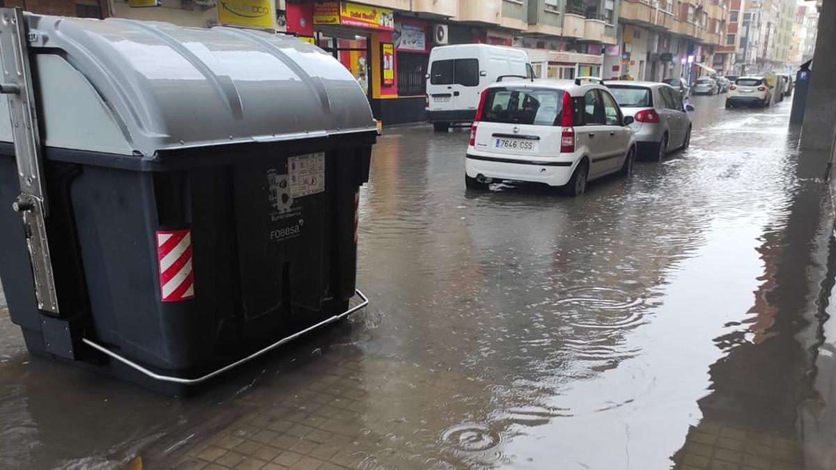 Las últimas lluvias torrenciales provocaron inundaciones en Burriana, de las que no fueron ajenas las calles del centro urbano.