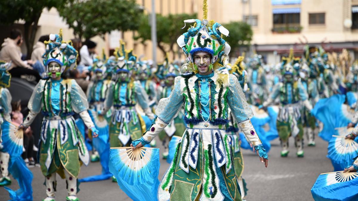 La comparsa Desertores durante el gran desfile de Carnaval del pasado domingo.