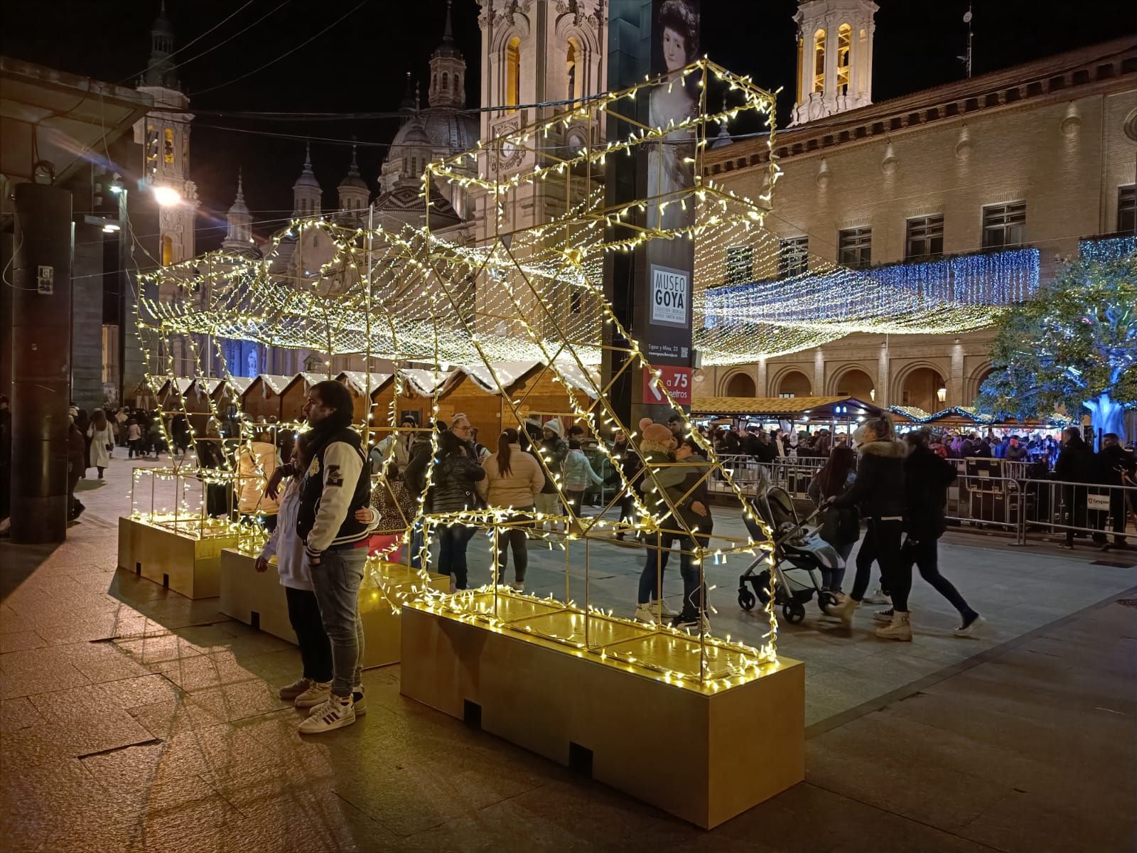 En imágenes | Zaragoza ya brilla por Navidad