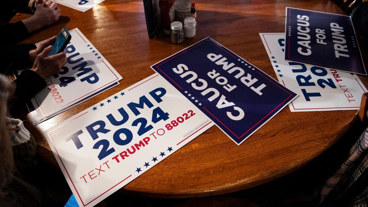 Carteles electorales a favor de Donald Trump