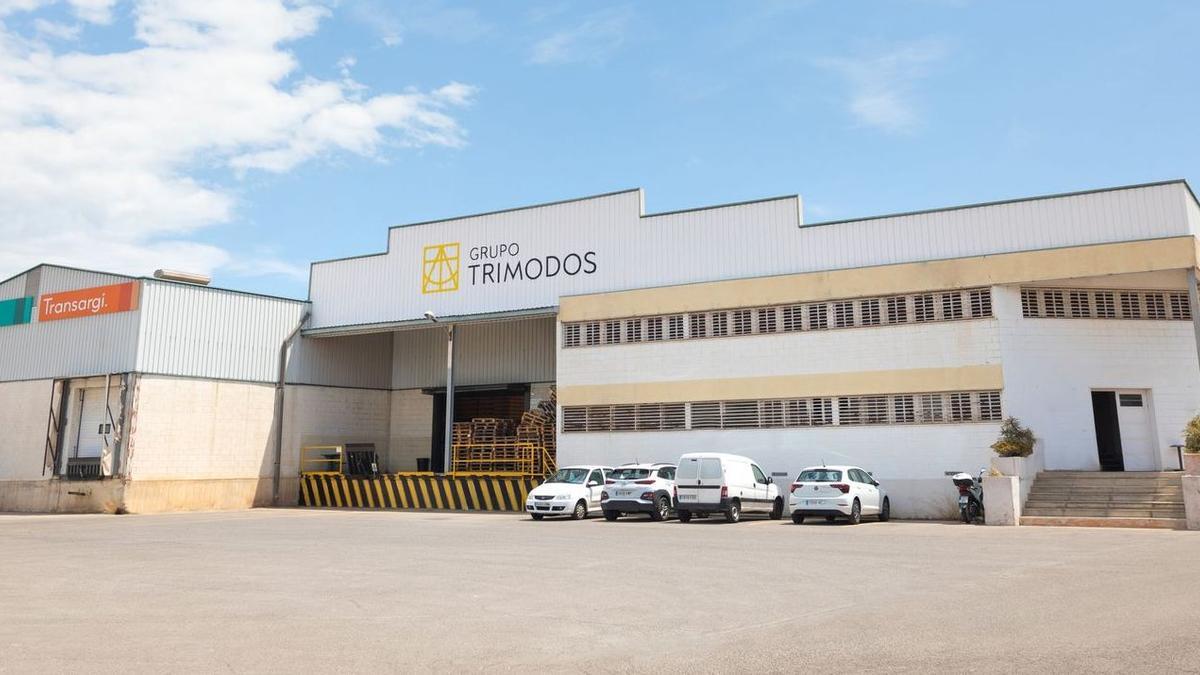 La compañía de logística, almacenaje y transporte intermodal, formada por las marcas Stinsa, Transargi e Intraser, conmemora cuatro décadas de andadura empresarial ininterrumpida.