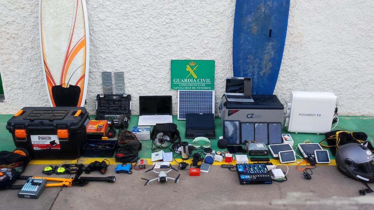Objetos requisados a los detenidos por 50 delitos en Tenerife.