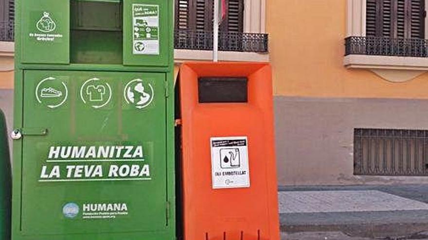 Contenidors per al reciclatge a Calaf