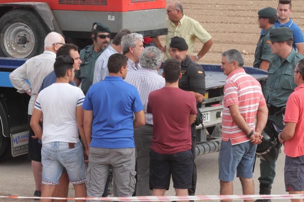 Protesta agricultores por el sellado del desagüe