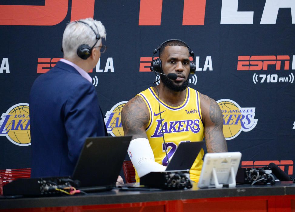 LeBron James habla por primera vez con los Lakers