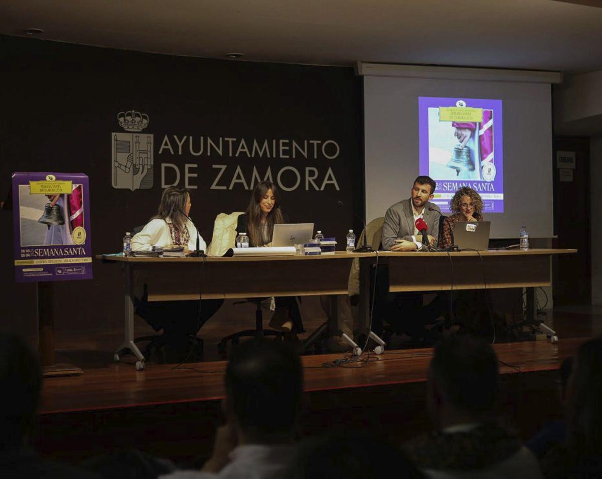 Directivos de La Santa Merienda en la presentación.