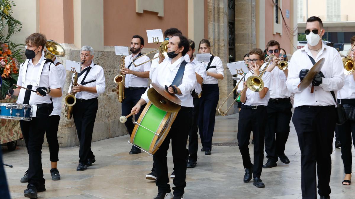 Búscate en el segundo día de Ofrenda por la calle del Mar (entre las 18.00 y las 19.00 horas).