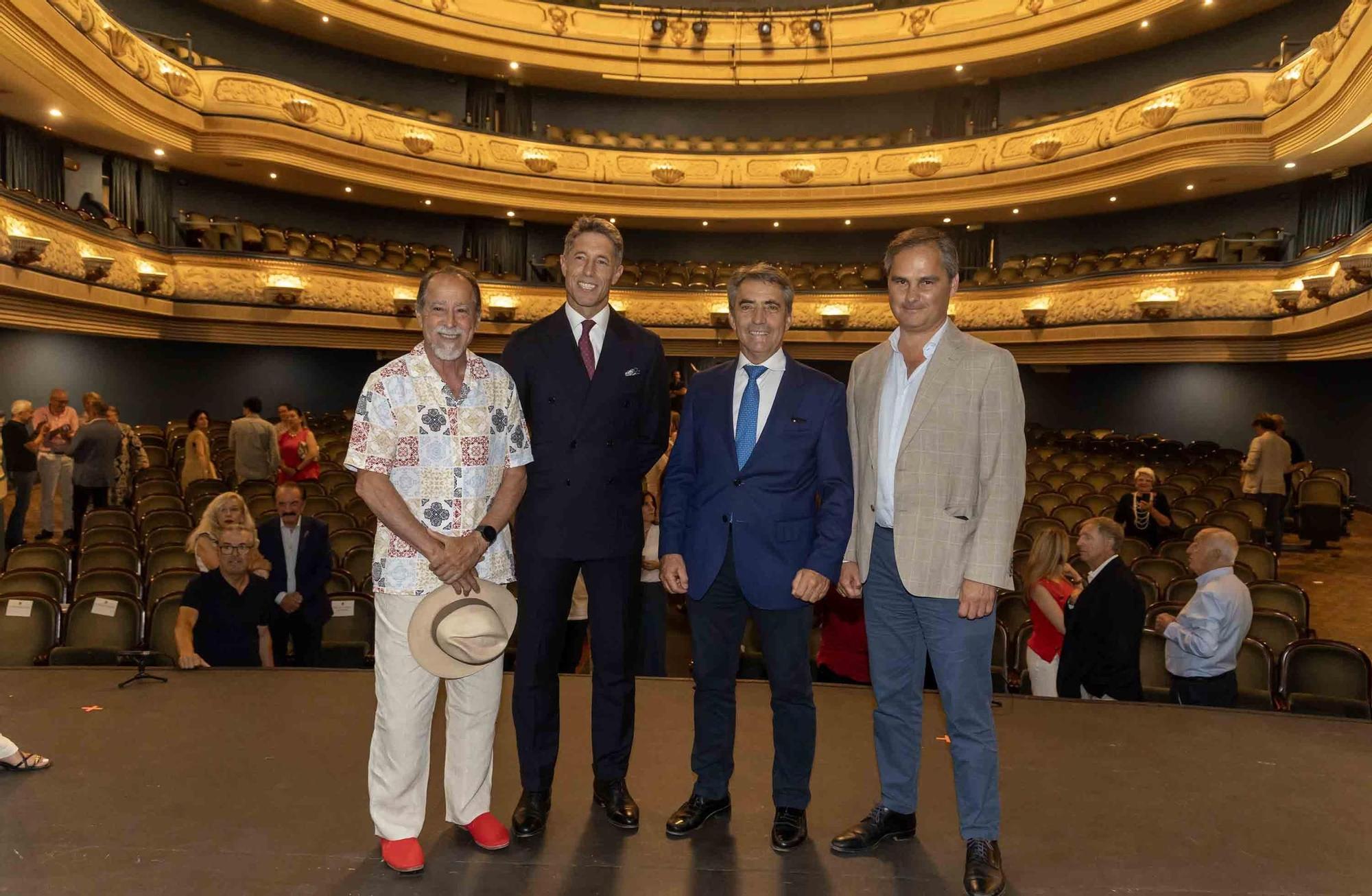 Manuel Escribano pronuncia el pregón de apertura de la Feria de Hogueras en el Teatro Principal de Alicante